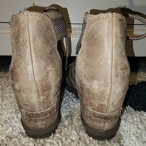 Sorel Tan Leather Sandals